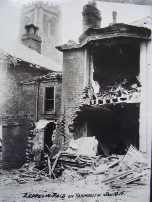 Great Yarmouth House bombed-1915